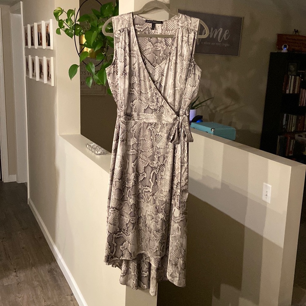 Never worn, new without tags White House Black market beautiful dress!